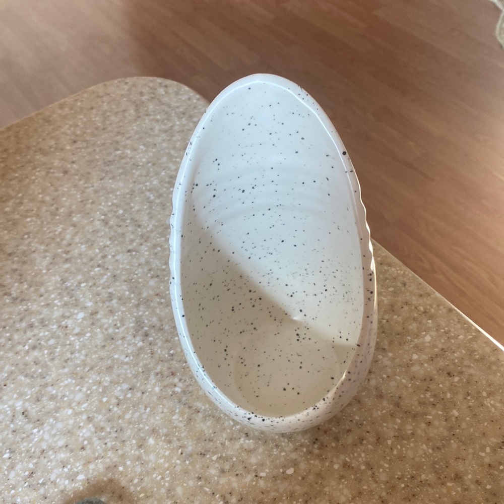 Utensil holder for counter or stove top